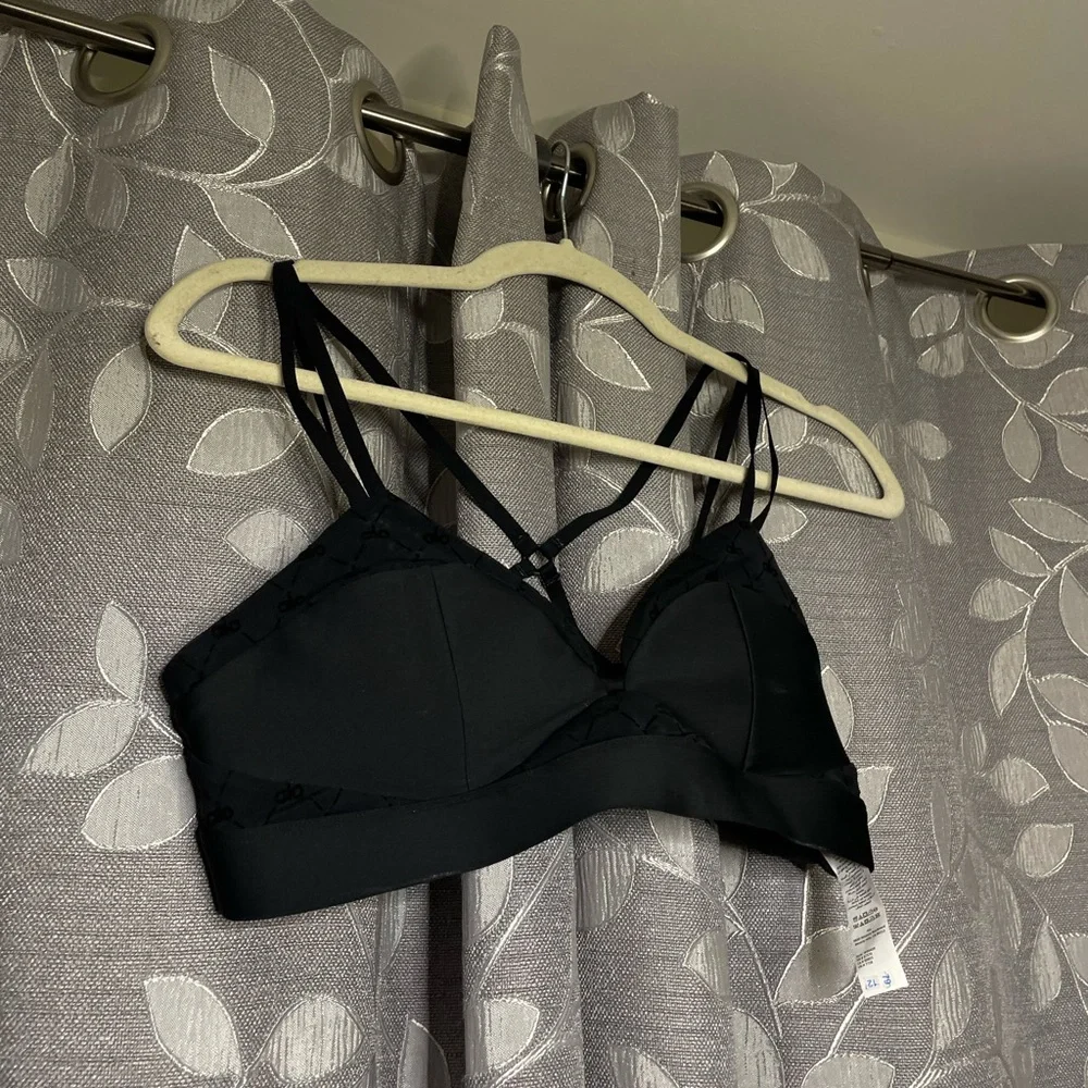 ALO Yoga SET Airlift Mesh Bra and High-Waist Celeste Capri Set